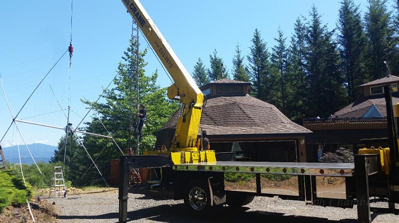 20150728_142922.jpg - About ready to start lifting the antenna.